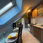 Spacious 110 M2 With 4 Private Apartment *