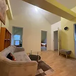 Spacious 110 M2 With 4 Private Apartment *
