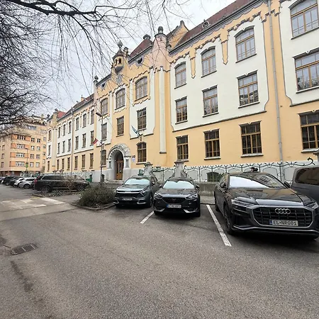 Spacious 110 M2 With 4 Private Apartmán *