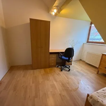 Spacious 110 M2 With 4 Private 아파트
