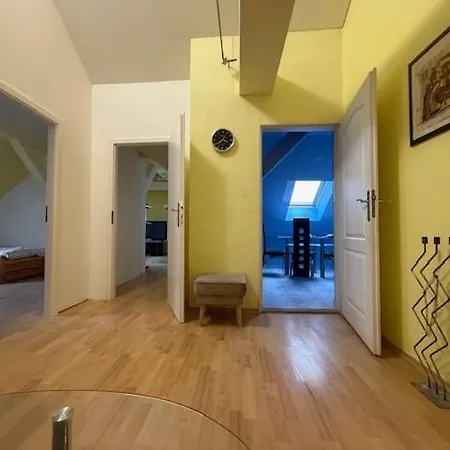 Spacious 110 M2 With 4 Private 아파트 *