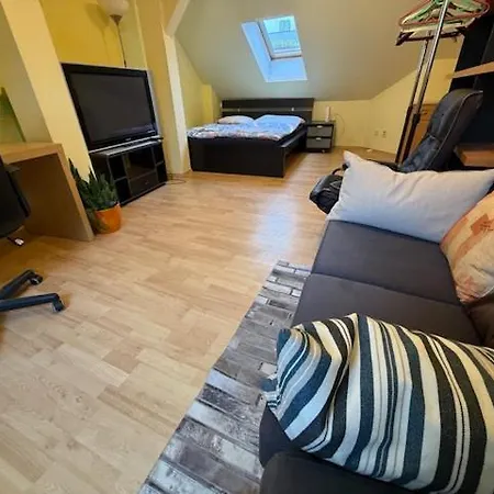 아파트 Spacious 110 M2 With 4 Private