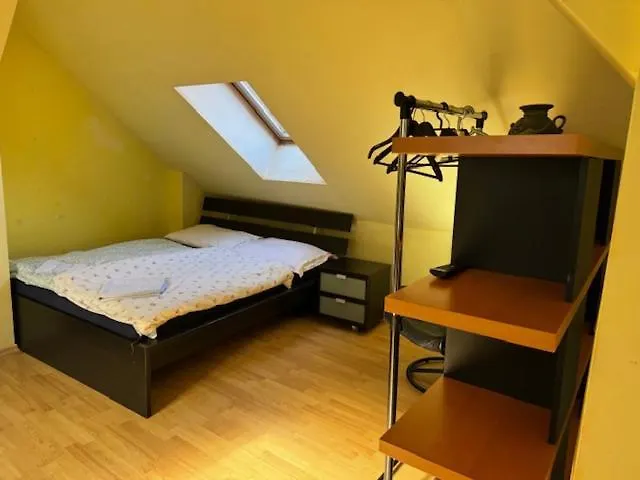 Spacious 110 M2 With 4 Private アパート