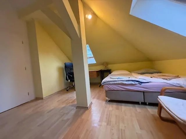 Lejlighed Spacious 110 M2 With 4 Private *